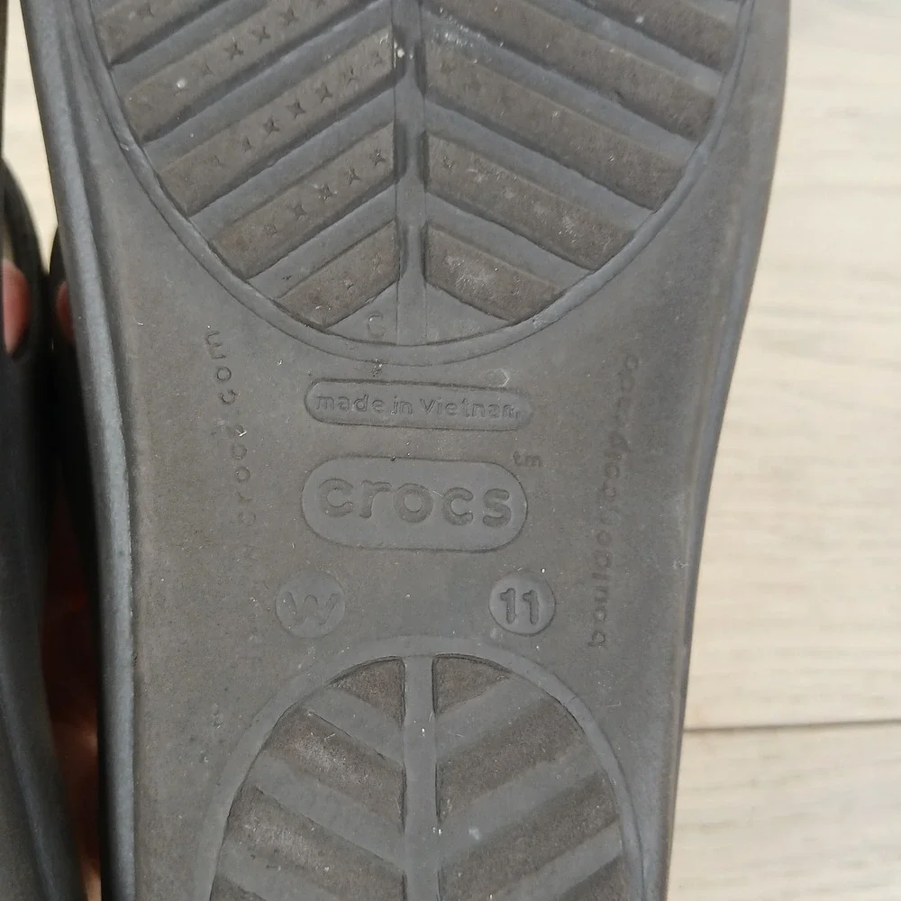 CROCS pre owned
